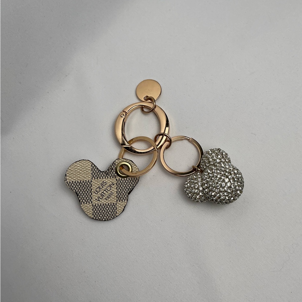 Louis Vuitton Damier Gold and Silver Keychain mouse - Picture 1 of 4